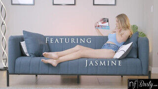 Jasmine Daze a gigantikus tőgyes tini kiscsaj