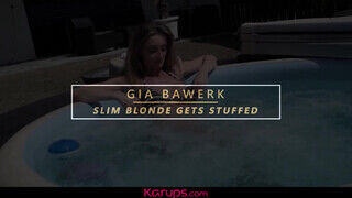 Karups - Gia Bawerk a fullos világos szőke milf