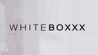WhiteBoxxx - Oxana Chic muffja megkúrelva