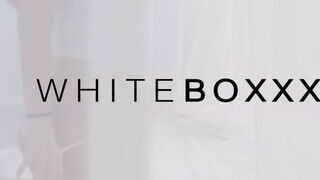 WhiteBoxxx - Zsenge nőcit ketten kefélnek meg