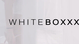 WHITEBOXXX - Tinédzser nőci játszik a puncijával