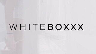 WHITEBOXXX - Jenny Doll a vékony barinő