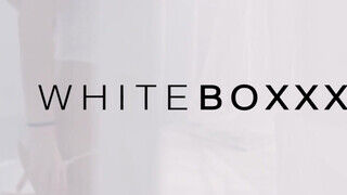 WHITEBOXXX - Stacy Cruz a masszőrrel reszel