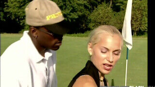 Private Interracial - Sylvia Sun a golfpályán megkamatyolva