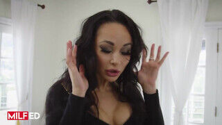 MILFED - Crystal Rush a csinos orosz milf