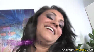Charley Chase a izgató latin amerikai milf