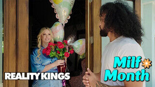 REALITY KINGS - Jenna Starr a termetes valagú mami