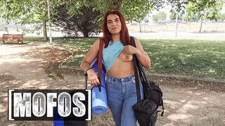 Mofos - Rosie Cage a vonzó turista kiscsaj