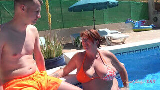 Aunt Judys XXX - JoJo megkefélve a medence parton