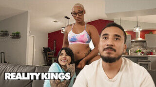 REALITY KINGS - Sadie Pop és Daphne lezbi pornója