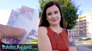 Szexy pici Eliss meztelenül pózol amatőr fotózáson