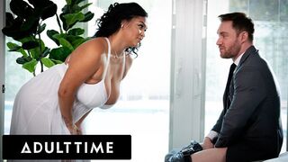 Gigantikus természetes cicik: Ashlyn Peaks vadul ugrál a legjobb barát farkán!