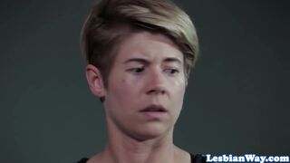 Forró lesbi csoport szex vörös tinivel és milf-fel