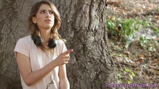 Alexa Grace fiatal muffja forrón dörzsölődik lesbi szerelmében