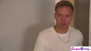 Kenzie Love figyeli, hogy a nevelő fia szétkúrja a szűz pináját – szigorú anyai tanács
