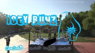 Forró fantasy harc nagyméretű csöcsű zsenge bombázókkal