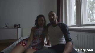 Miriam Prado vadul kedveli a közterületi dugást