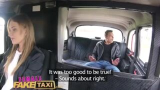 Tini srác gyorsan megkamatolyja Angel Piaff szaftos csupasz puncáját a hamis taxiban