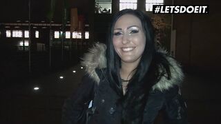 Mira grey német csoki céda bassza az idegent pénzért a buszon