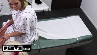 Mimi Monet gigászi fenekű szenvedélyes a termetes farkú orvosnál a rendelőben
