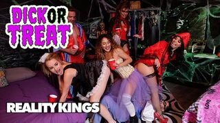 Reality Kings forró Halloween csoportos szex Eve Ellewood és Gina Valentina főszereplésével