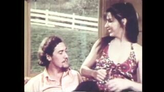 John Holmes nyalja a nőci lucskos punáját a retro pornóban