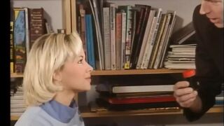 Tömjük tele a seggüket nagyméretű farokkal retro pornó teljes filmben