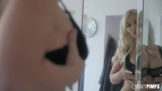 Orbitális Csöcsű Világos Szőke Milf Mélytorok Akcióban a Cherry Pimps Csatornán